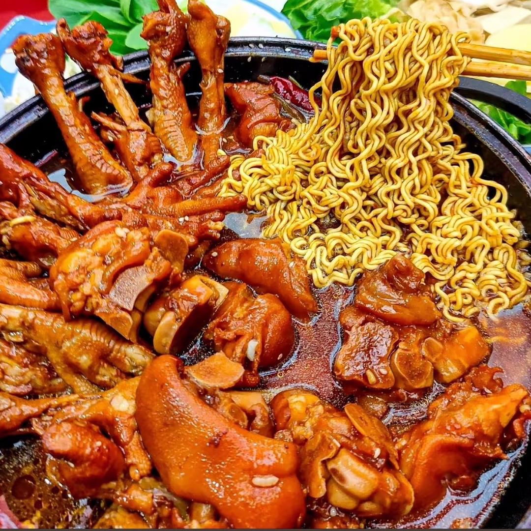 卖大猪蹄子的小姐姐🐷