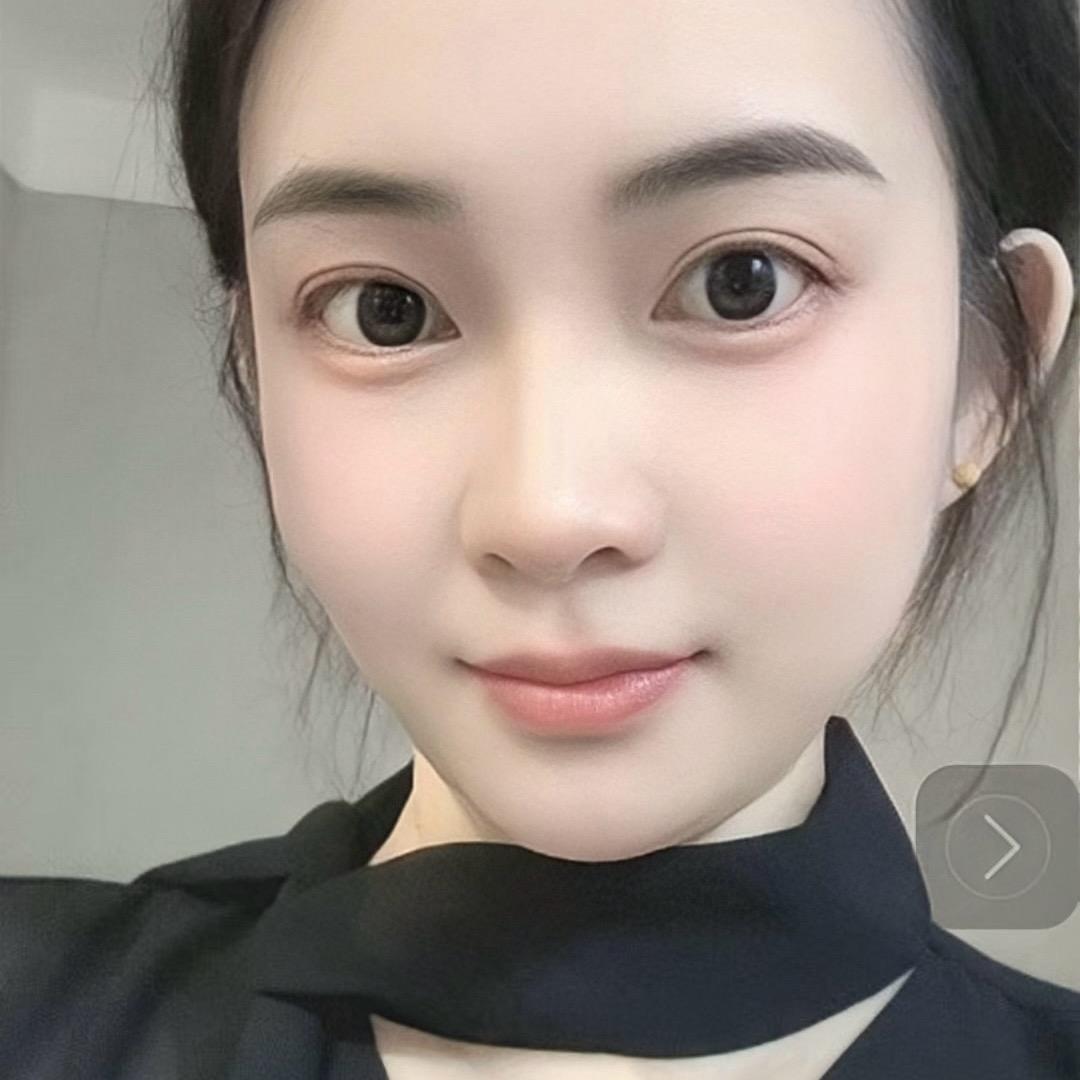 依依