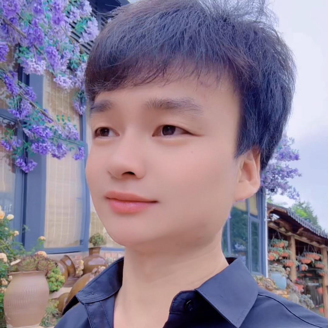 小任😊爱游行