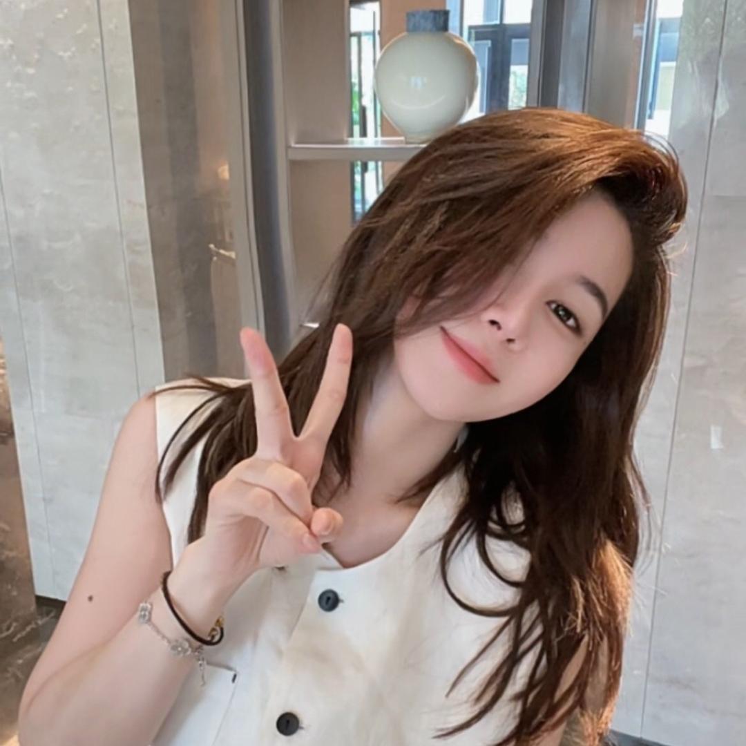 月月不吃鱼的百变穿搭