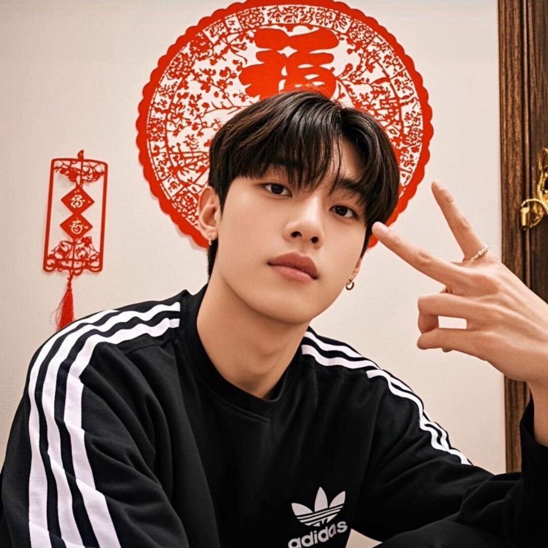 十二兽 酒吧。江子明