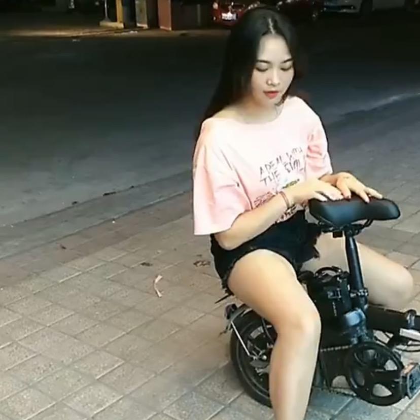 英a子…
