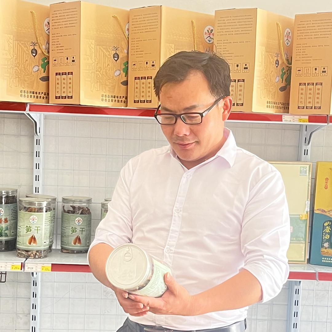 艾之春助农左主任