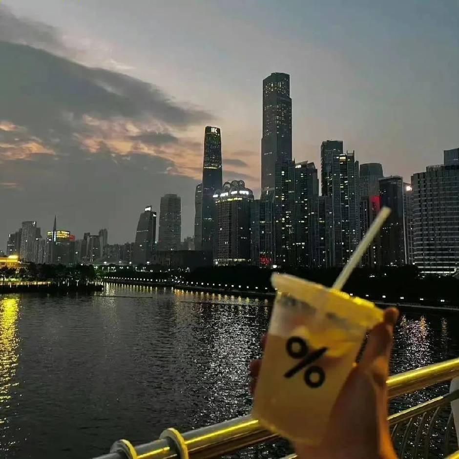 跑顺丰同城的小胖子