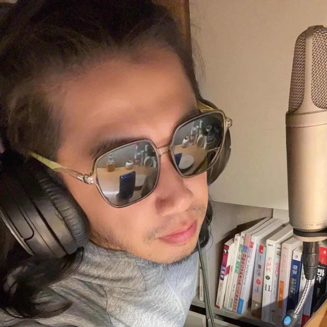 光脚长发的大叔