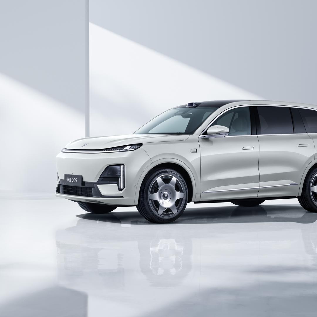 深蓝汽车武汉洪山店S09