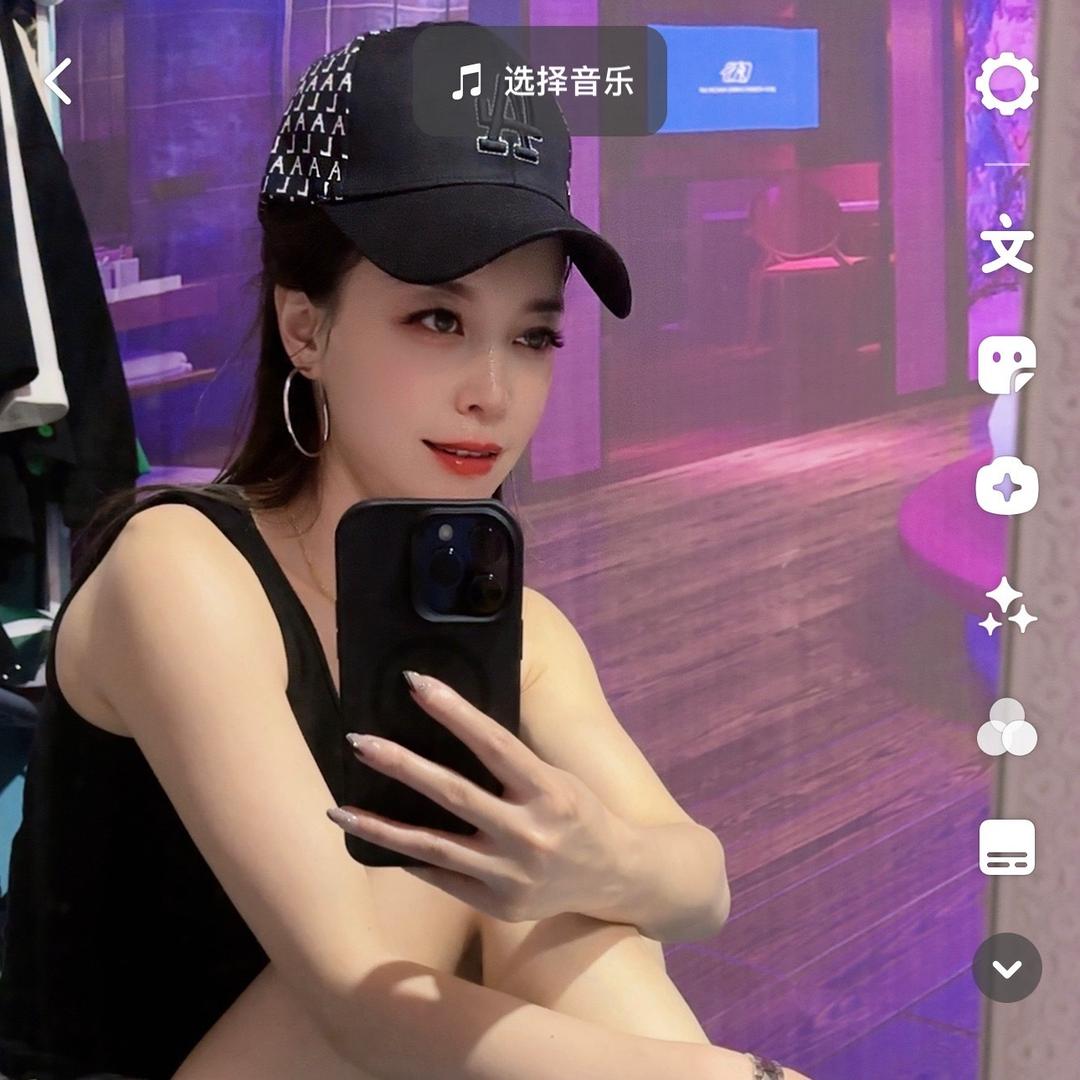 敏敏。