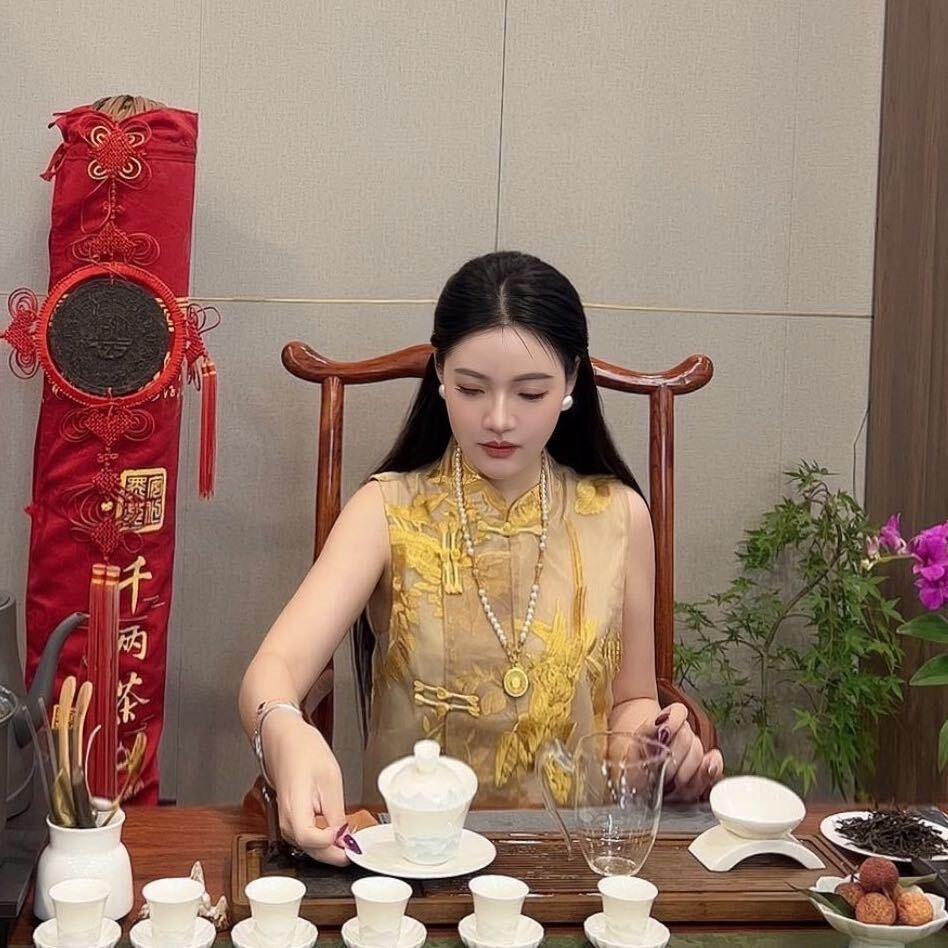 义乌百货老板娘绵大小姐