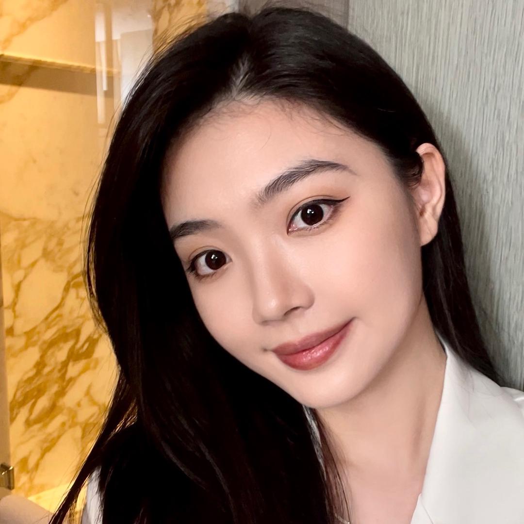 她们喊我笑笑| 橱窗已开价营业中