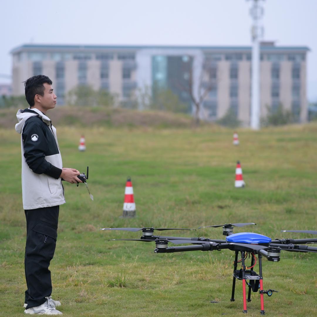 无人机植保飞手陈宏豇