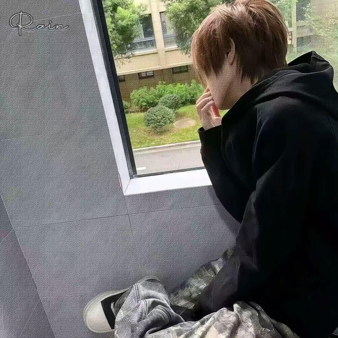 ，