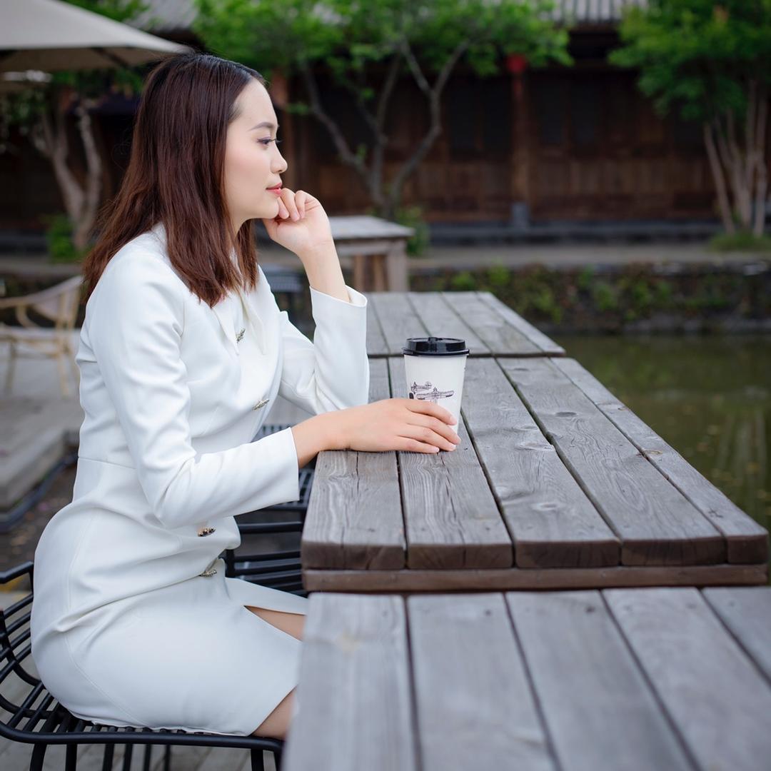 龙陵含辰生活男装