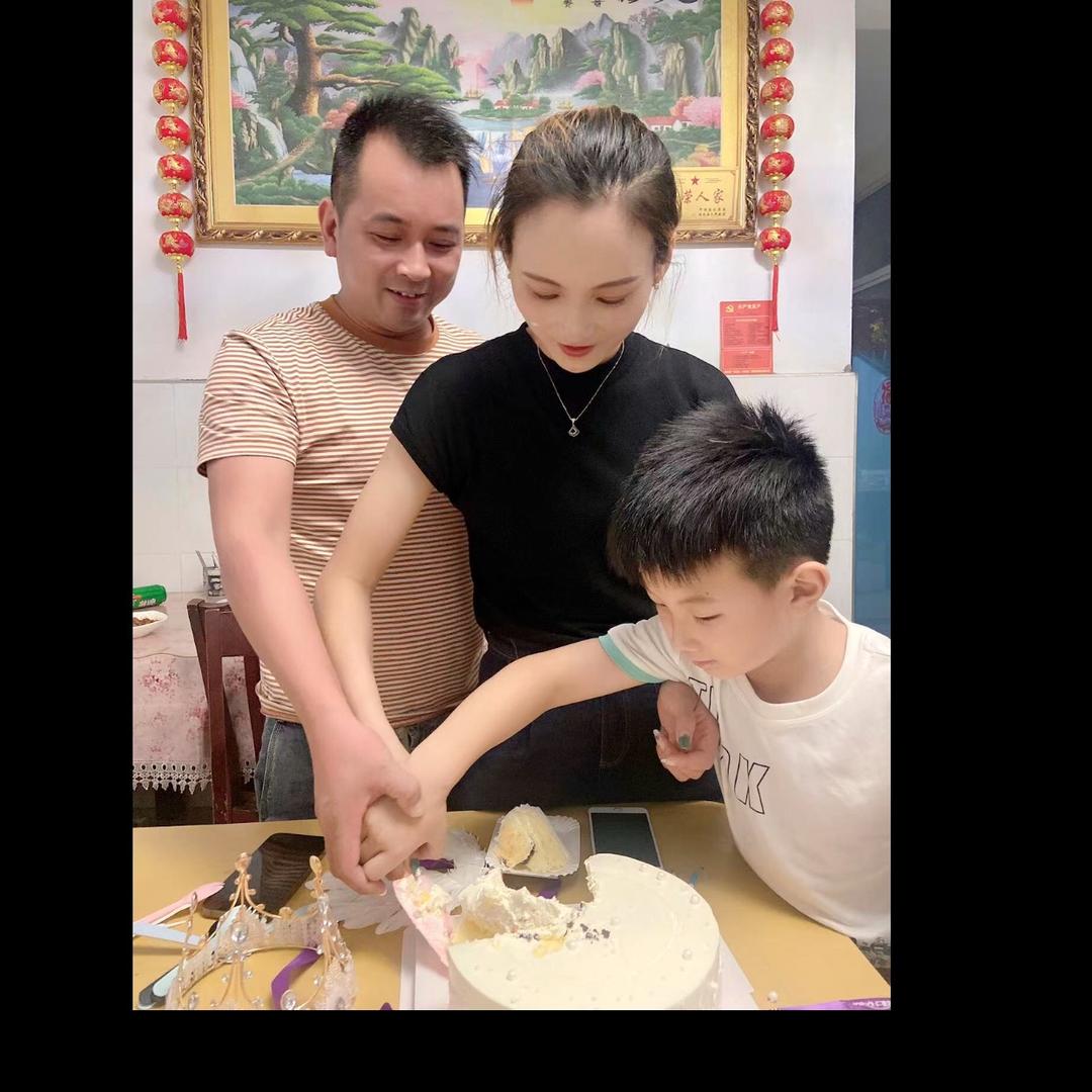婷宝(丐歌大擂台招舞台人员)