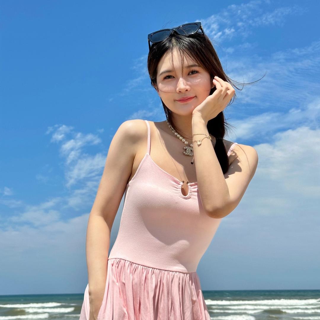 播音主持老师邓媛在南昌