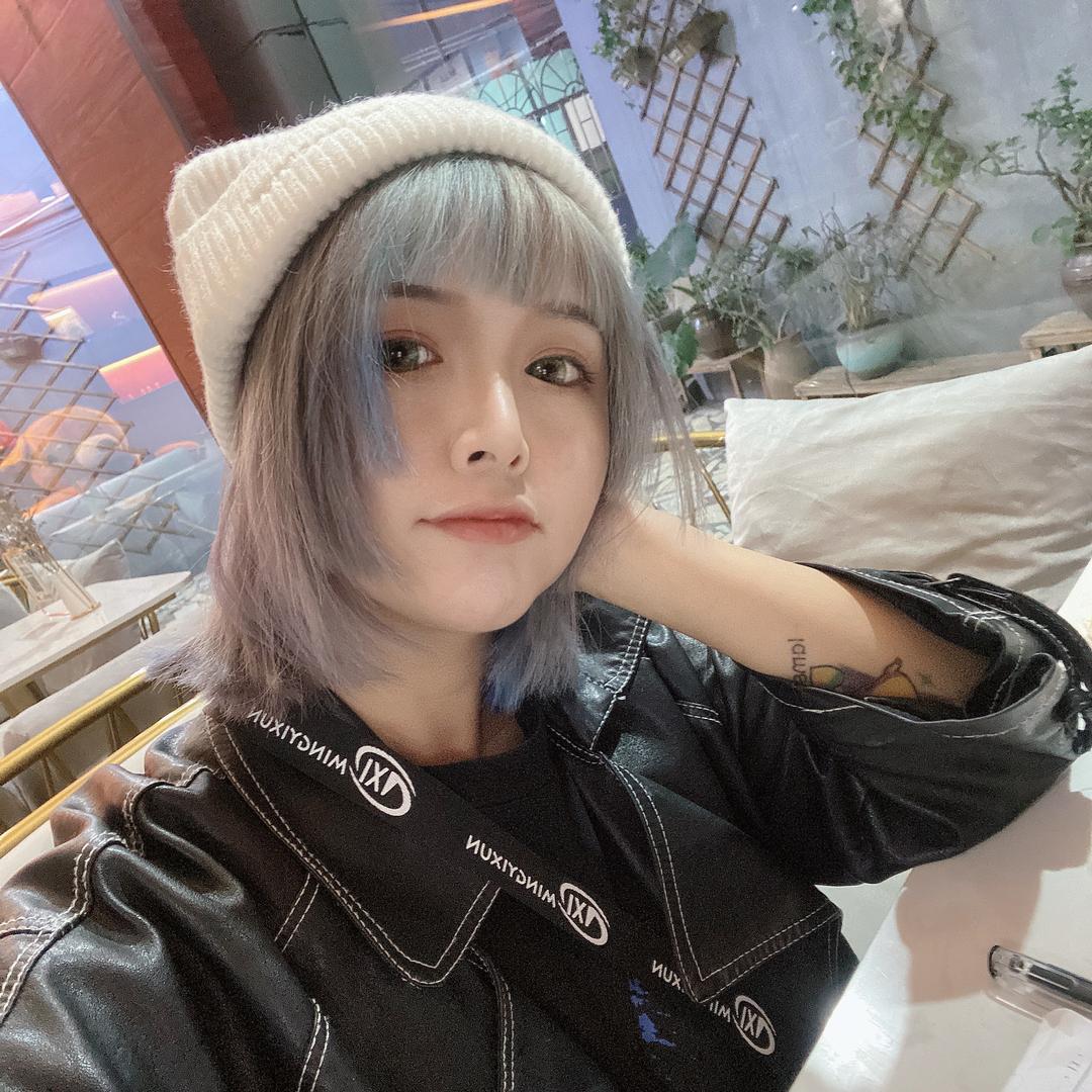 戴帽子的花花