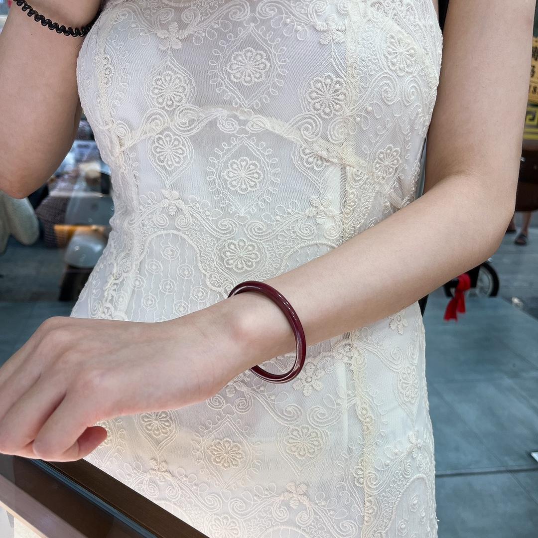 伊人坊朱砂@风格女装