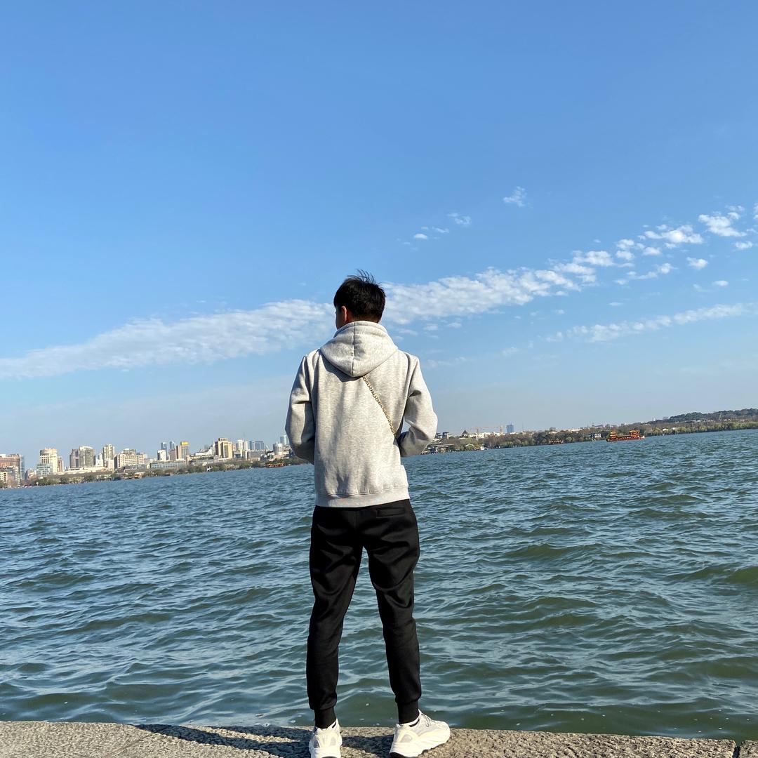 ㅤ⠀ 是谁的心啊