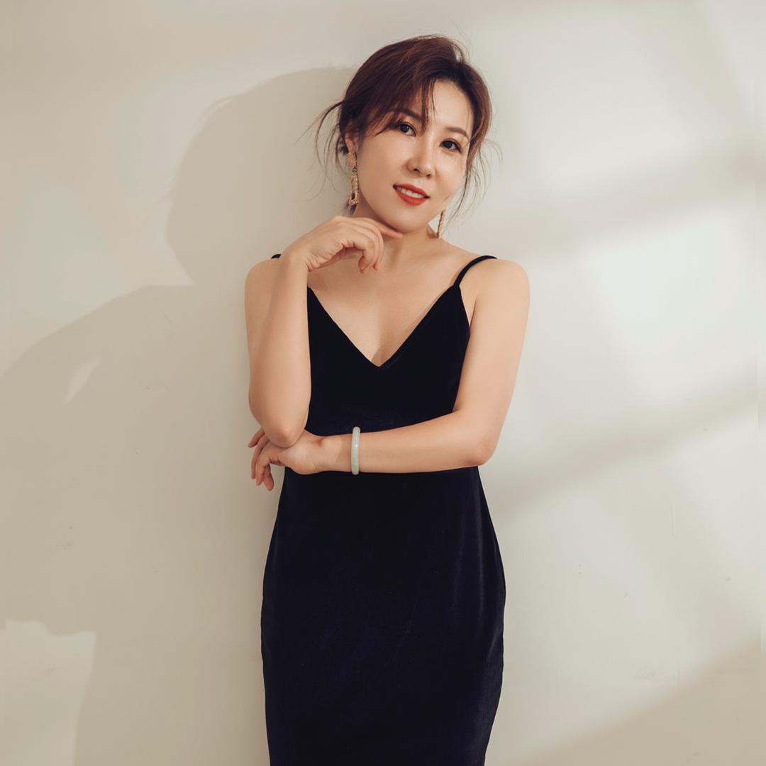 万顺格棋牌—老板娘