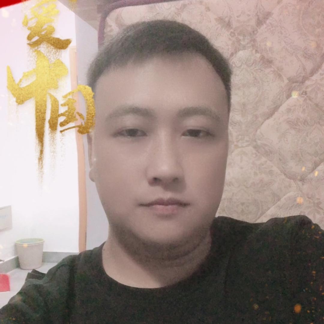 80后守村人、李伟