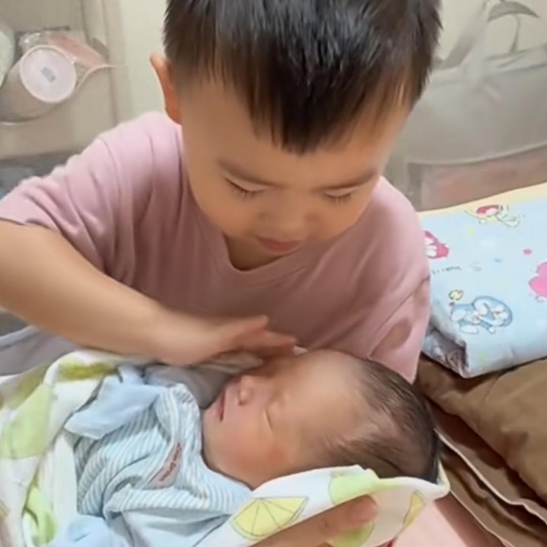 是问昊兄妹呀