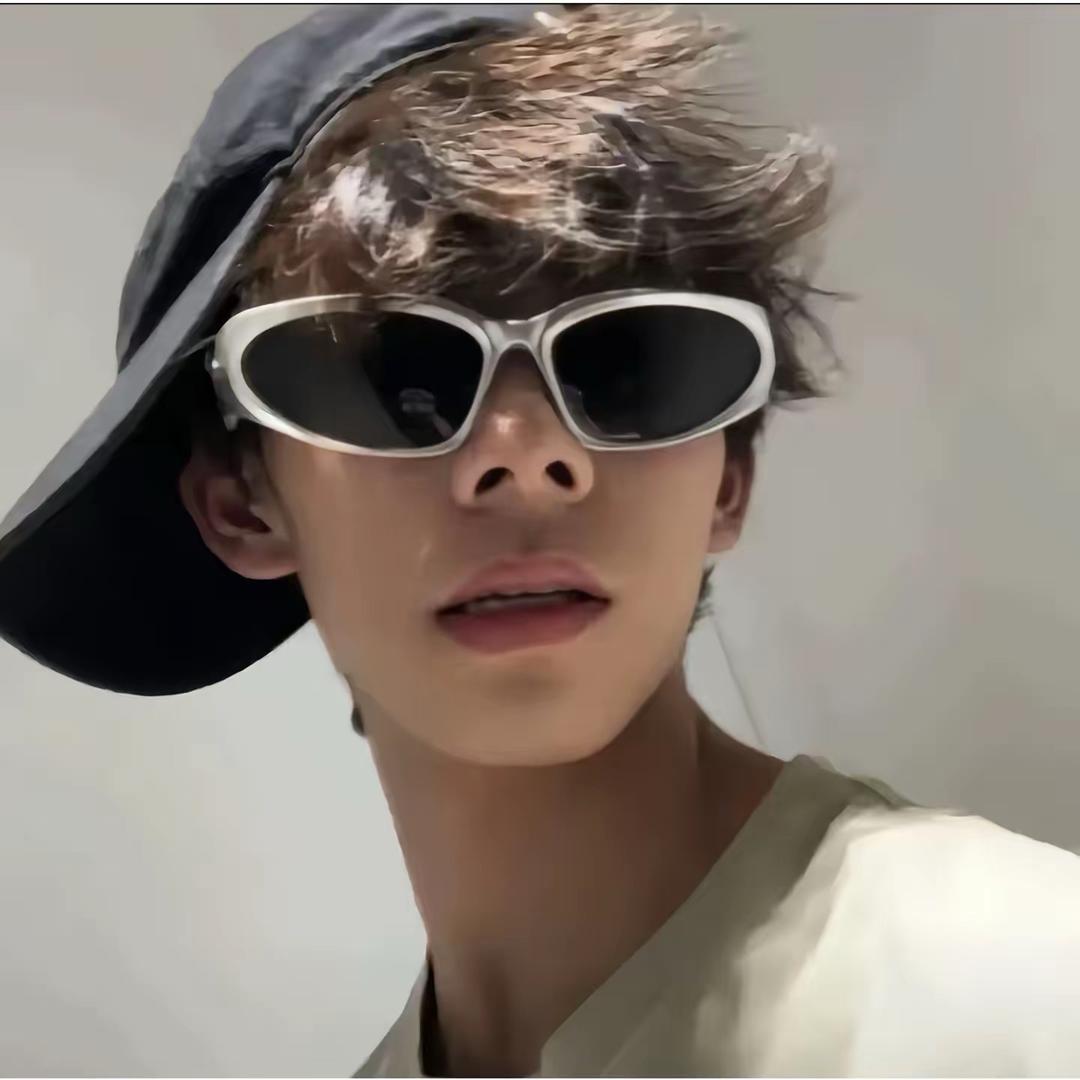 陈宇。