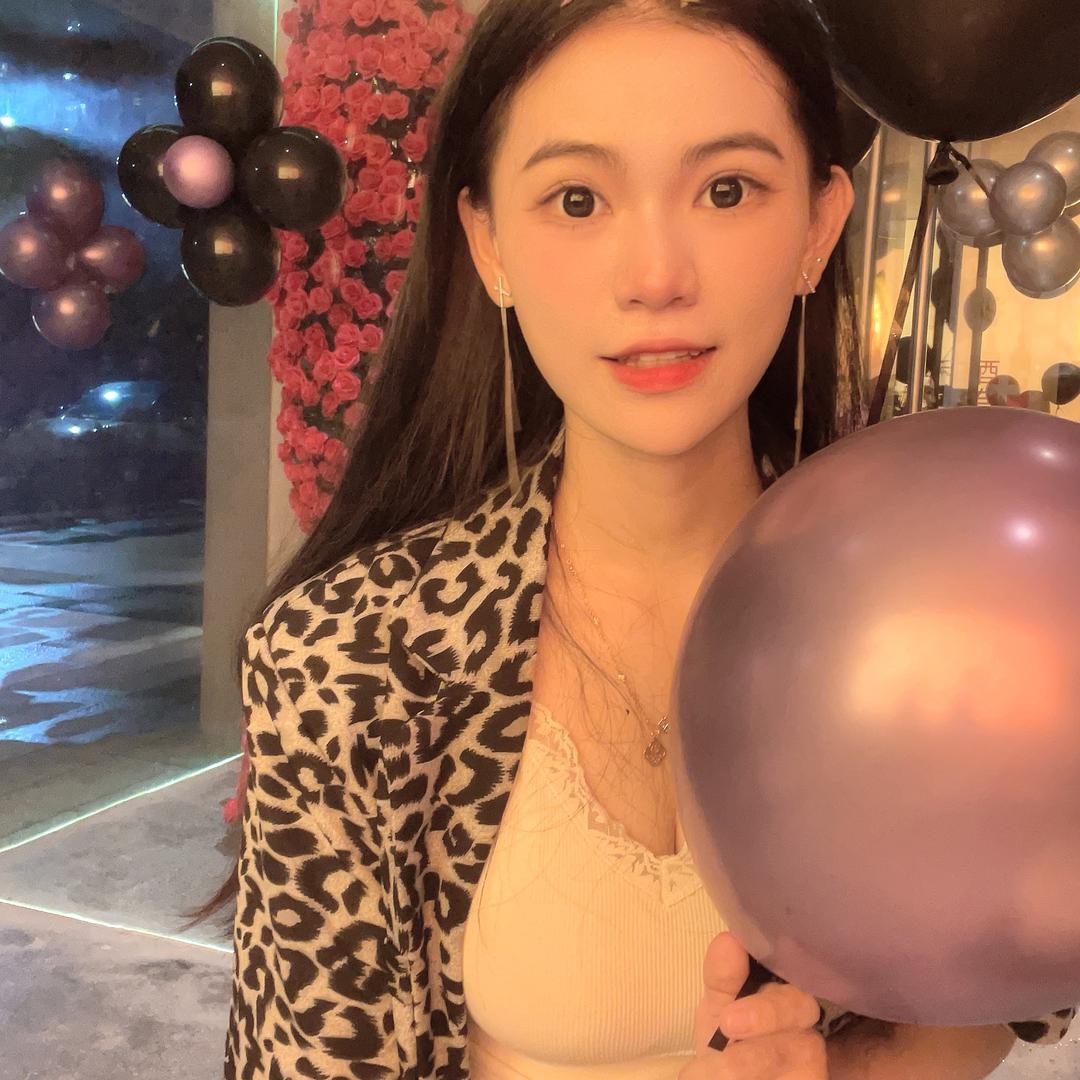 小梁同学