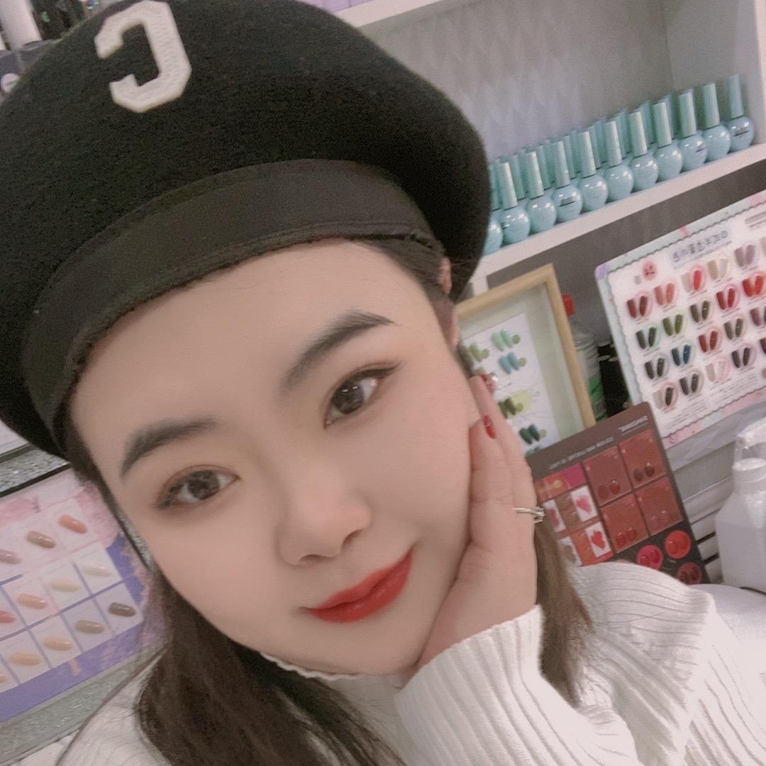 大石桥市小曼曼美甲美睫店