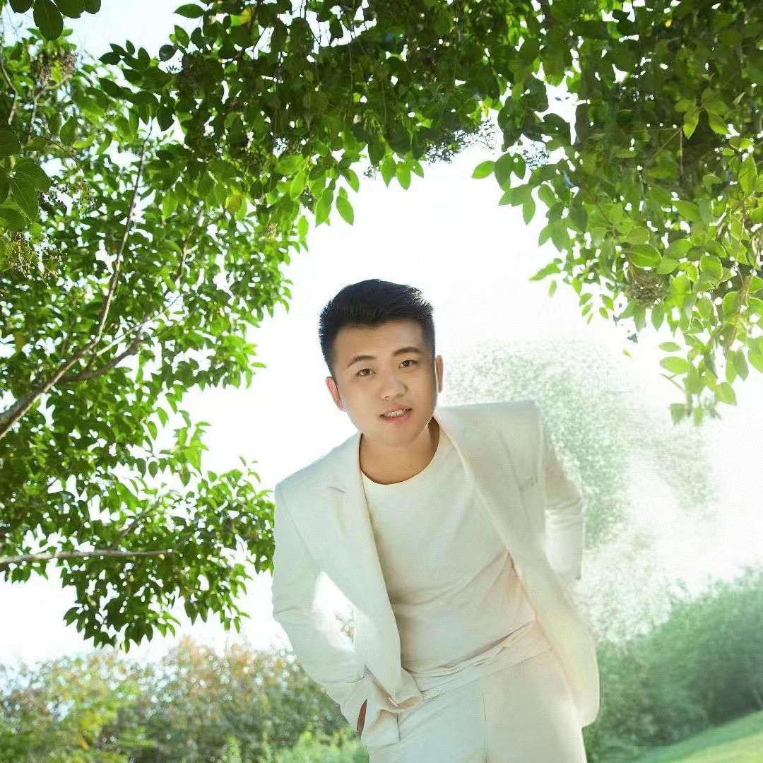 小树🌲(挨打型选手)