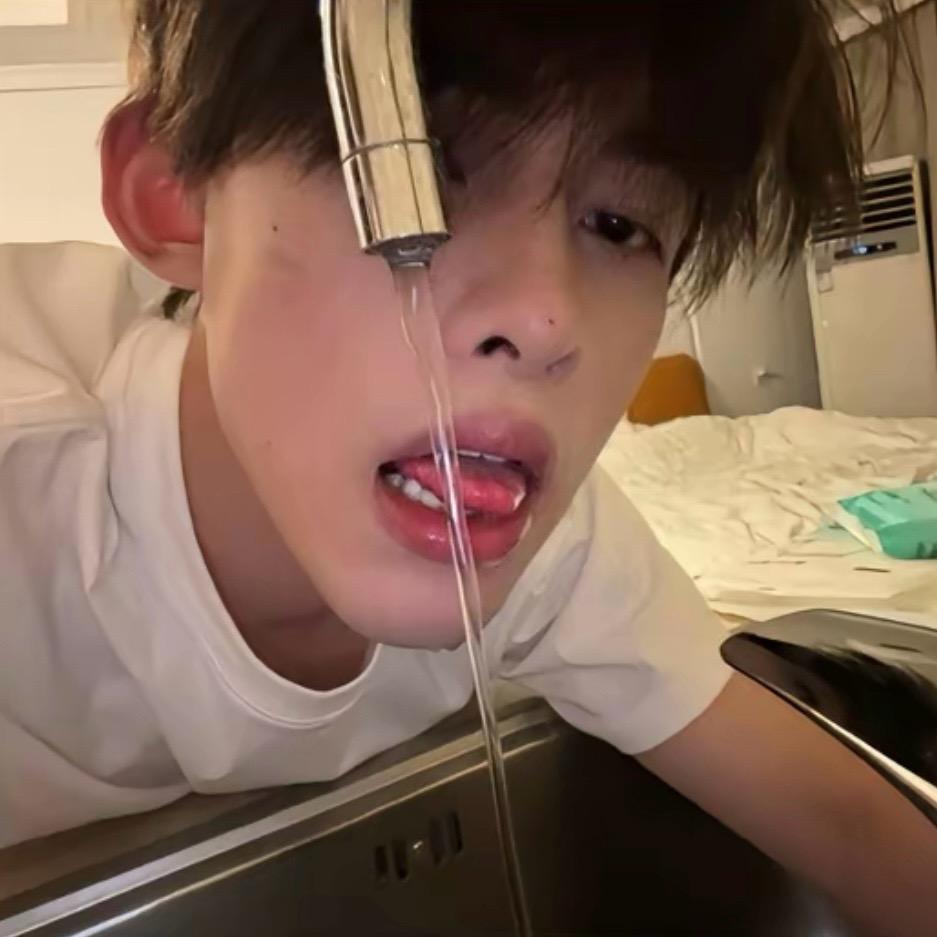 只是配角
