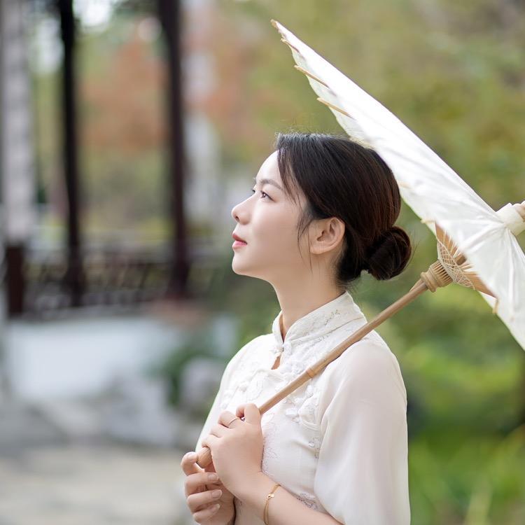 李子酸酸甜甜