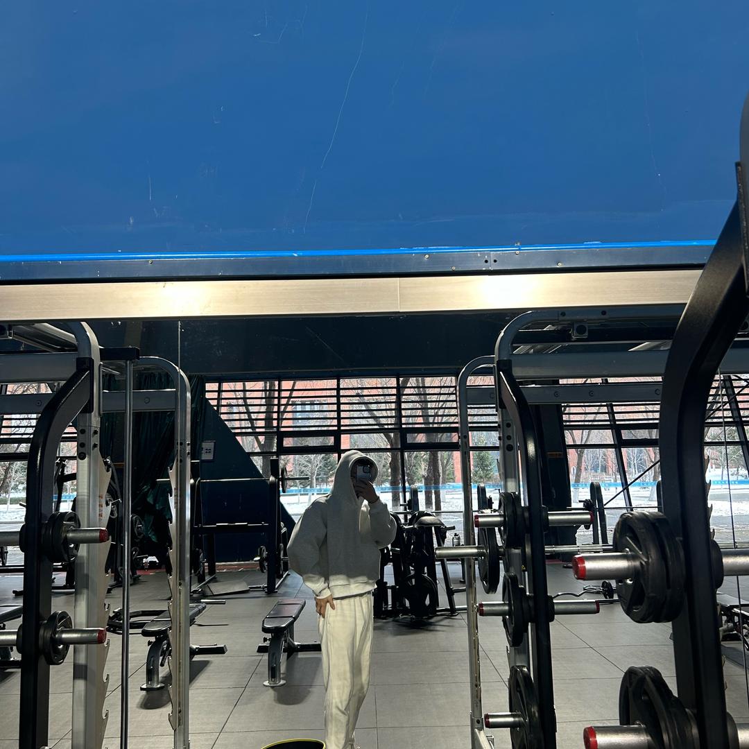 初同学（卧推目标100kg，目前90)