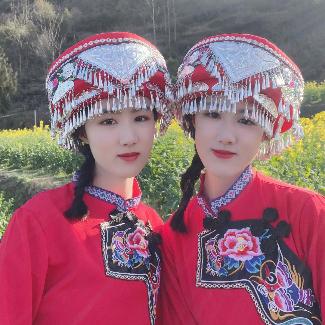 土家族双胞胎姐妹
