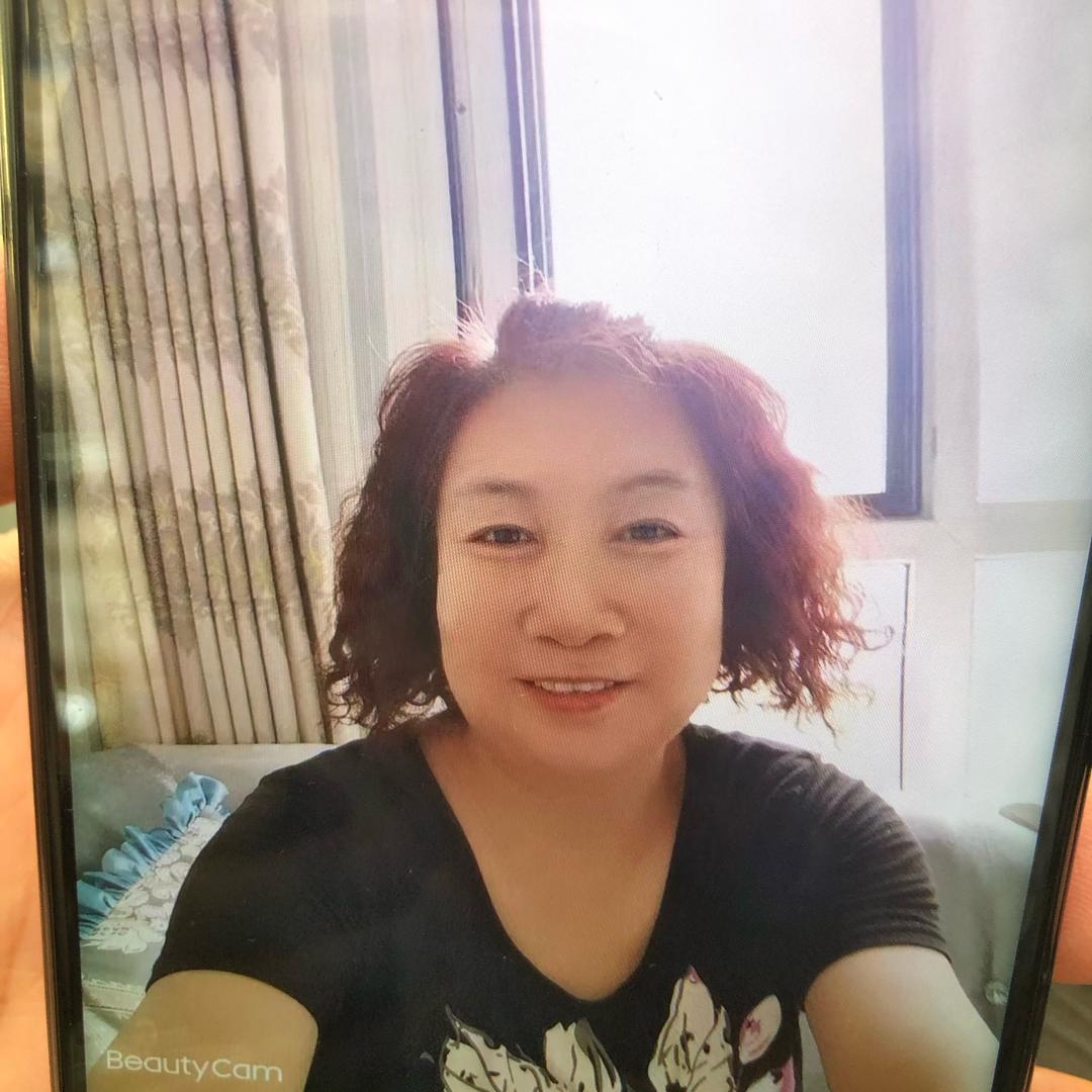 乐荣荣早上6点08分开播聊天主播