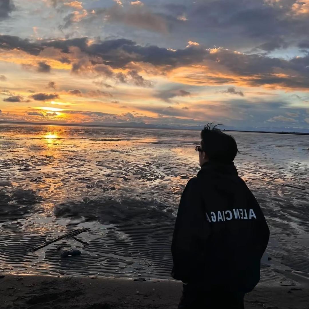 励志在回民街卖肘子肉夹馍