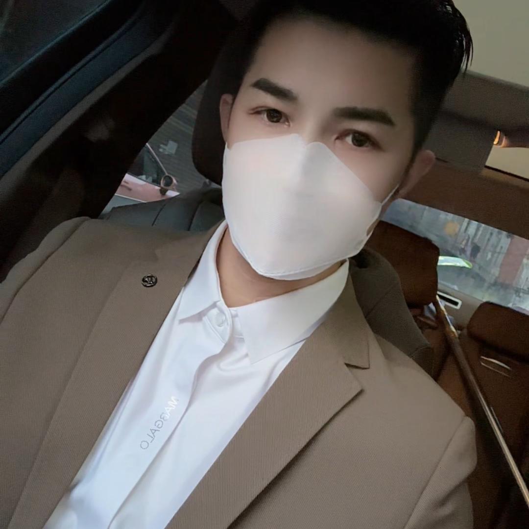 丹尼云批甄选西服