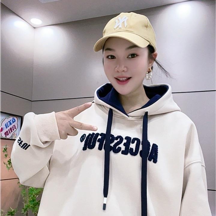 蔡蔡卫衣工厂店