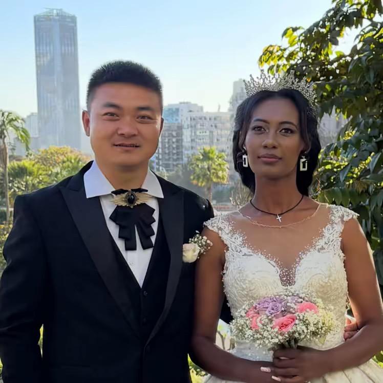 大鹏与凯莉的幸福生活