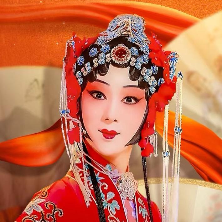 董飞在歌唱