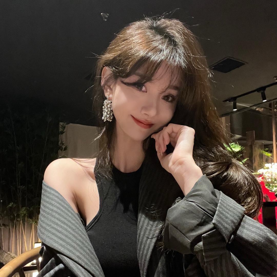 卡卡女装的店铺本人正品