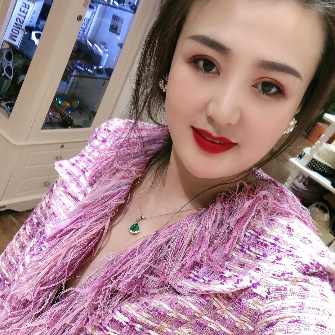 伊巧点缀包包