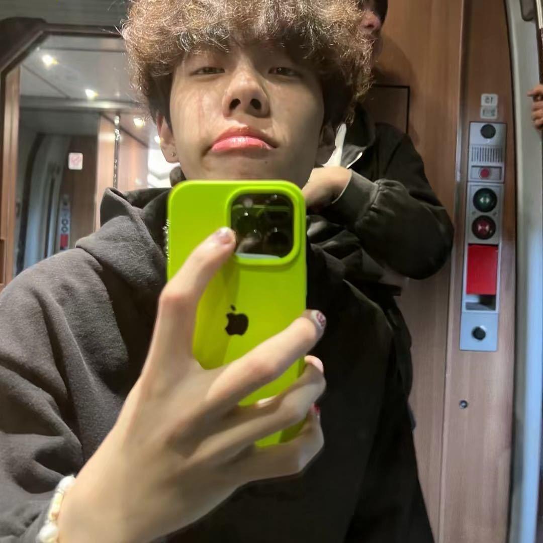 181闷骚帅气内向高冷忧郁无敌旋风大帅哥