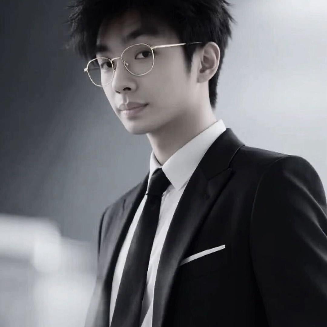 洋 洋  （董事长）