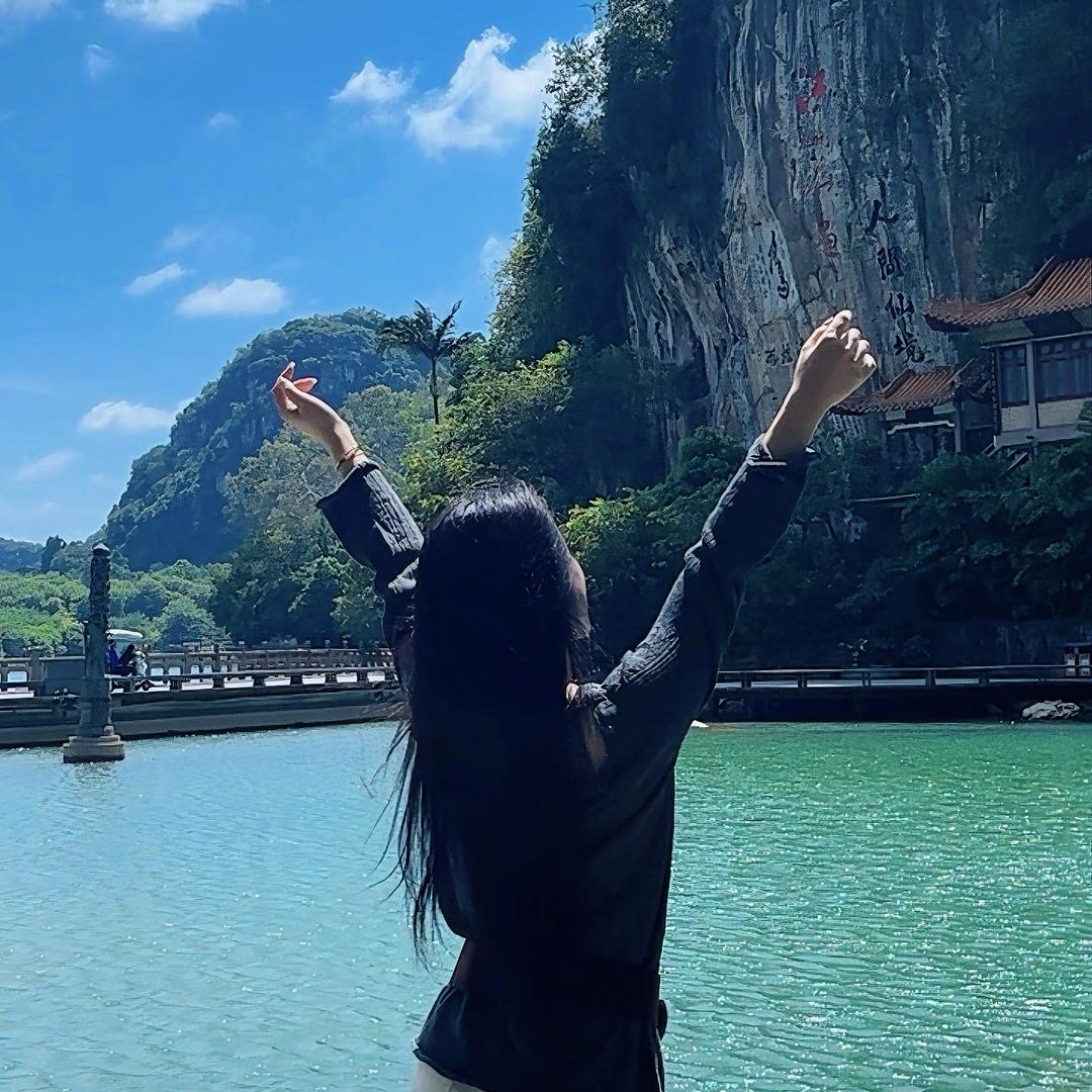 原来是黄莉丹