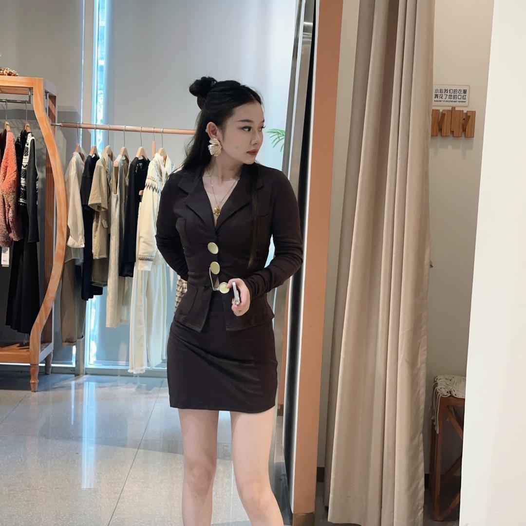 高高轻奢女装服饰店