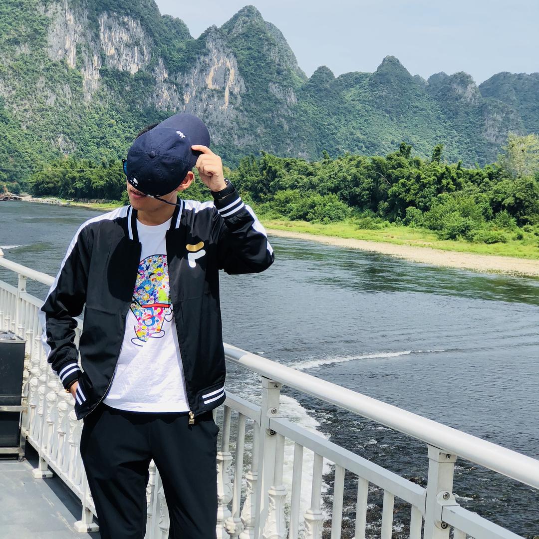 向右->足球李智->向右