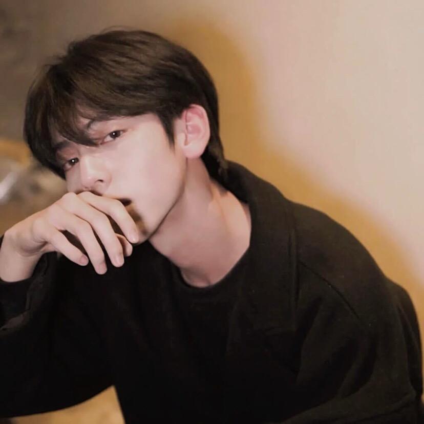 → 𝑴𝒐𝒐𝒏←.