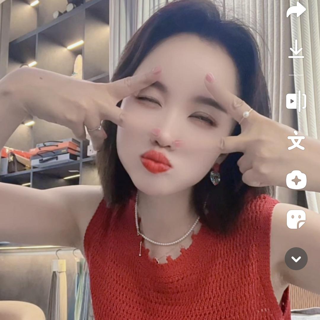 爱跳舞的窗帘小姐姐