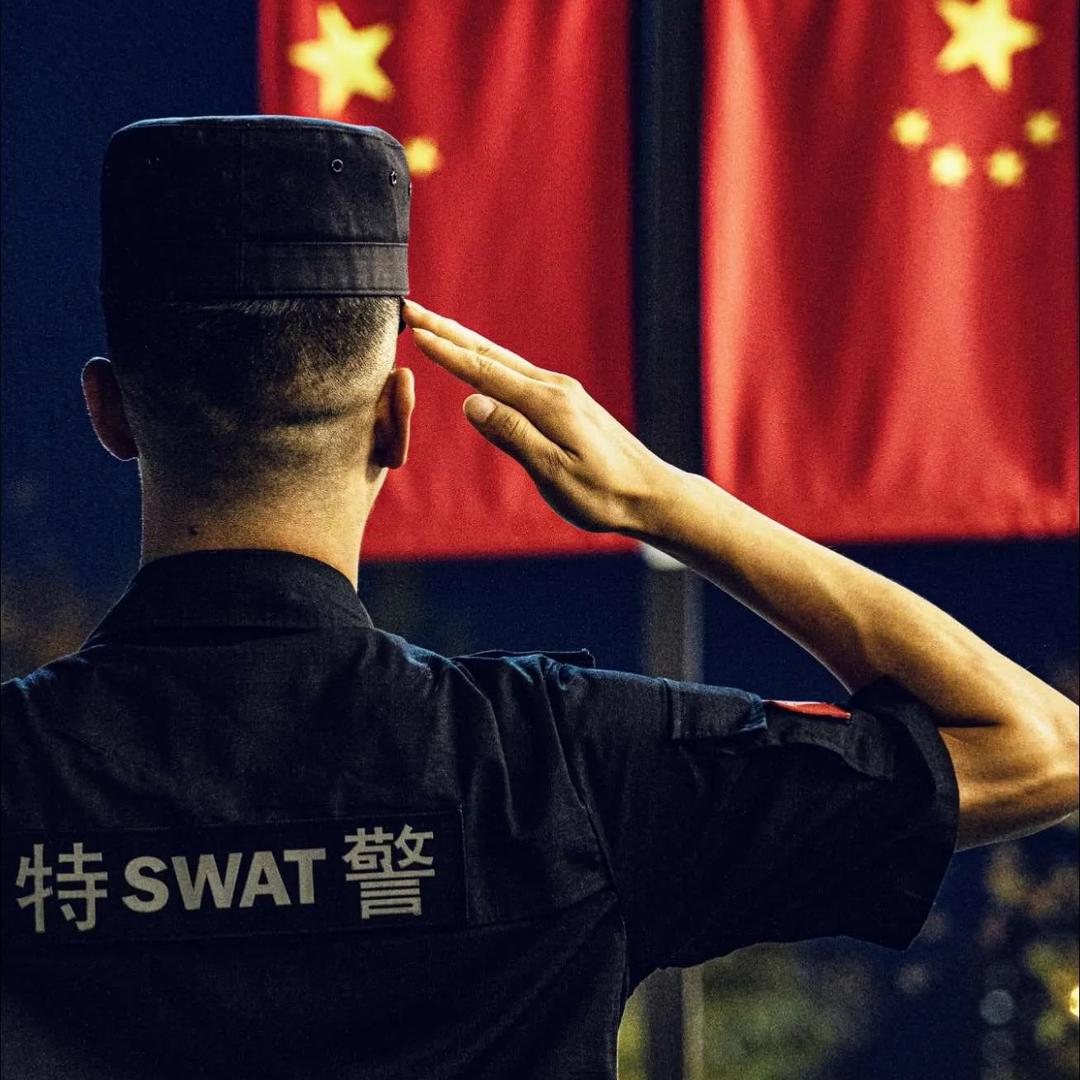 忠 诚          善 良