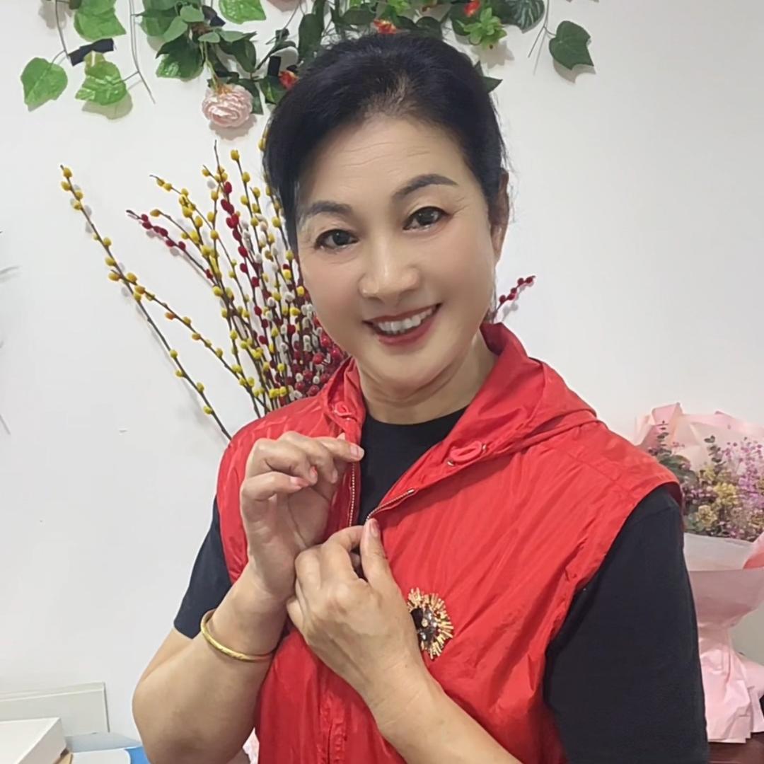 万珍英