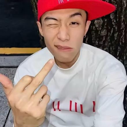 Yi.